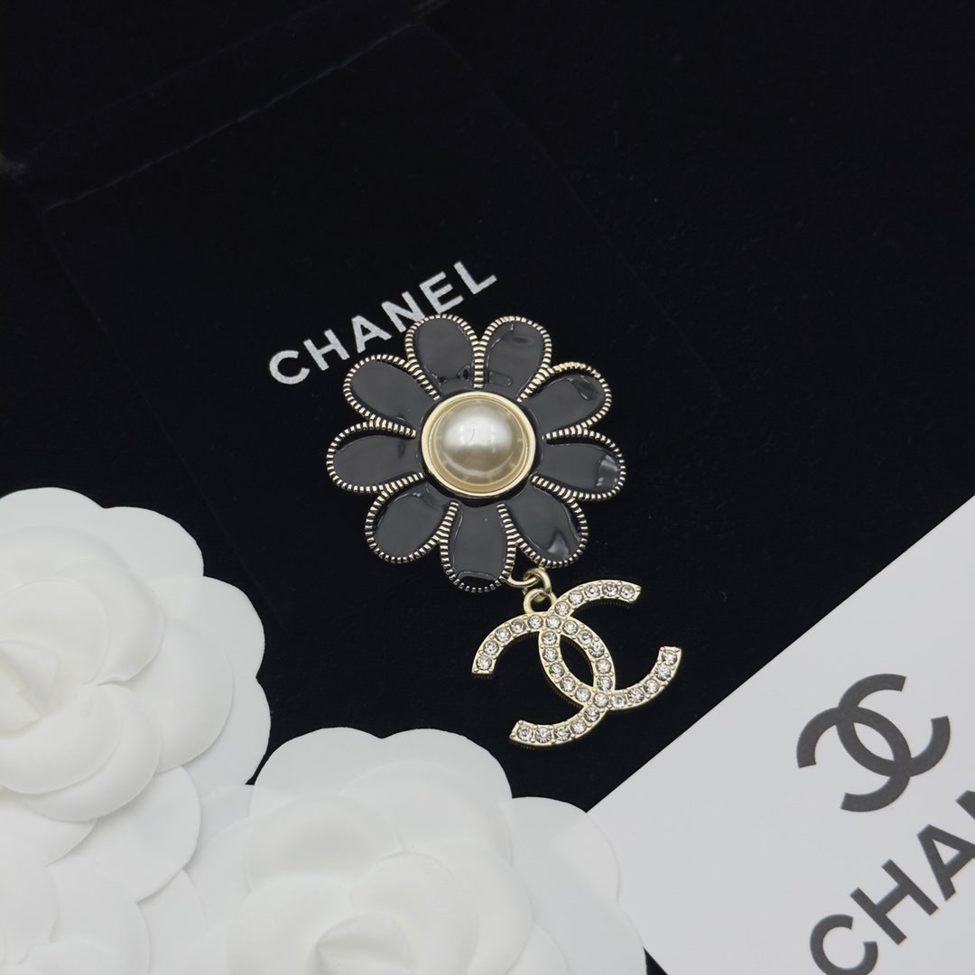 Chanel Brooch Gold Black 173224