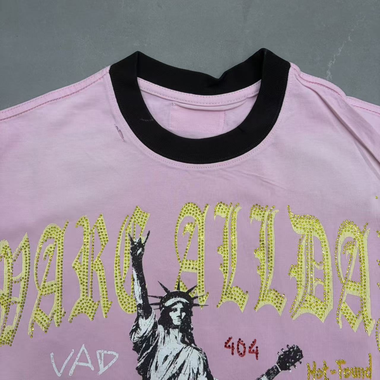 VARE ALL DAY Pink Contrast-Sleeve Graphic T-Shirt — detail